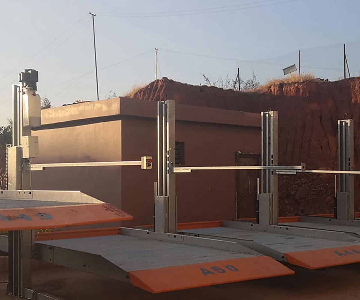 兩柱簡(jiǎn)易式機(jī)械停車(chē)設(shè)備二手