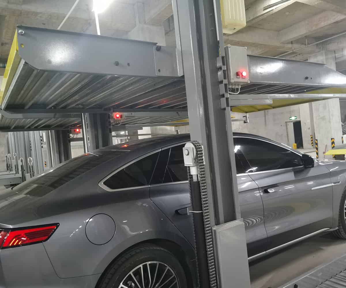 平川小區(qū)雙層停車(chē)庫(kù)